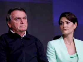 Jair Messias Bolsonaro e Michelle Bolsonaro estiveram na Polícia Federal
