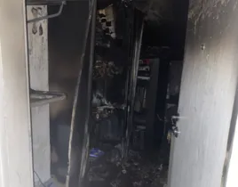 Sala ficou completamente destruída após o incêndio