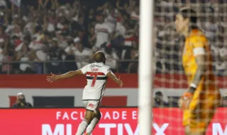 O São Paulo contou com o brilho de Lucas Moura para desequilibrar a partida