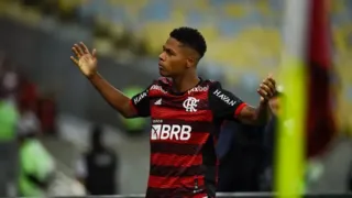 O Flamengo informou hoje que concluiu a venda do atleta Matheus França para o Crystal Palace