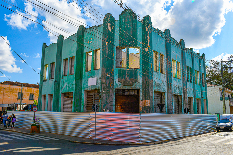 O edifício, de 608 m2, que há muito tempo se encontrava em estado de abandono, agora tem um novo destino