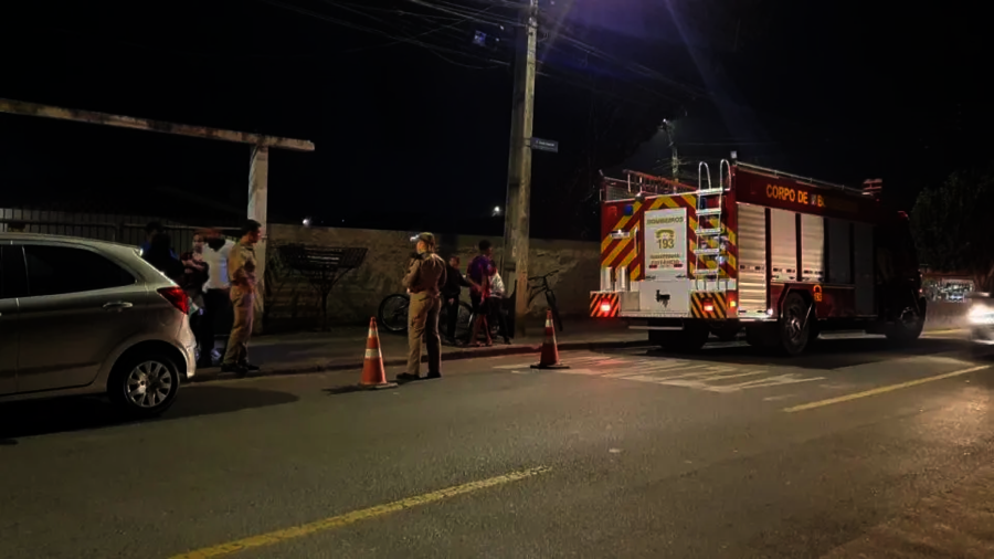 O acidente aconteceu na rua David Bodziak, no bairro Cachoeira.