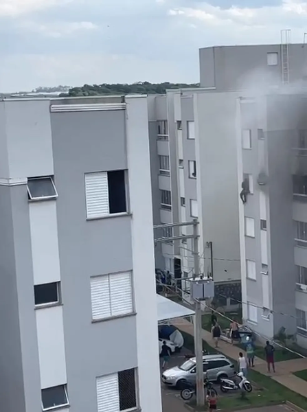 Casal pula de prédio para escapar de incêndio em Patos de Minas