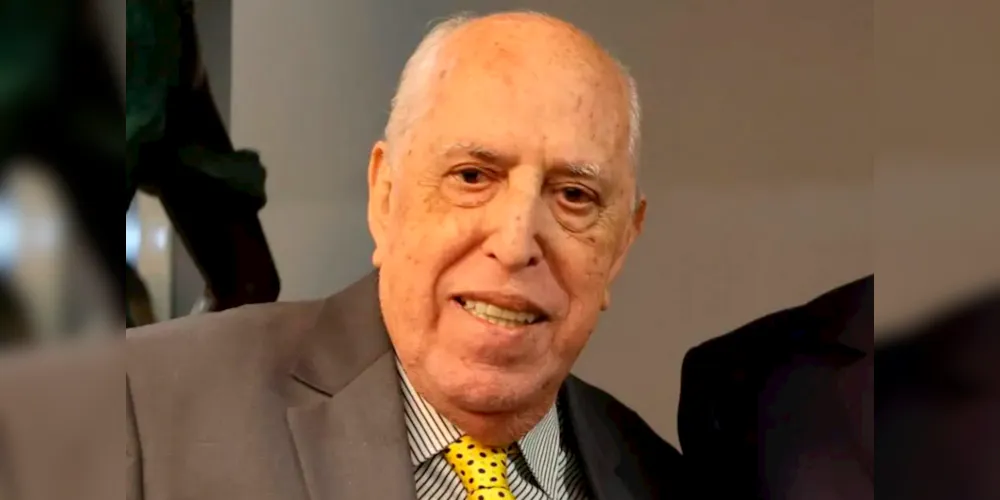 Na Associação Comercial do Paraná (ACP), atuou por diversos anos como vice-presidente. Atualmente, era coordenador do Conselho Superior da Instituição.