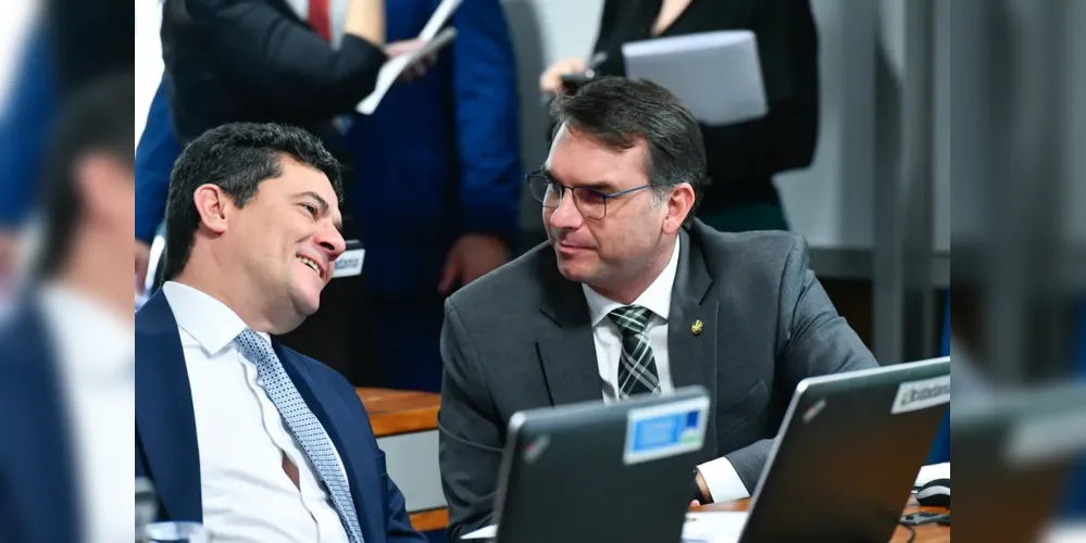Os senadores Sergio Moro e Flávio Bolsonaro