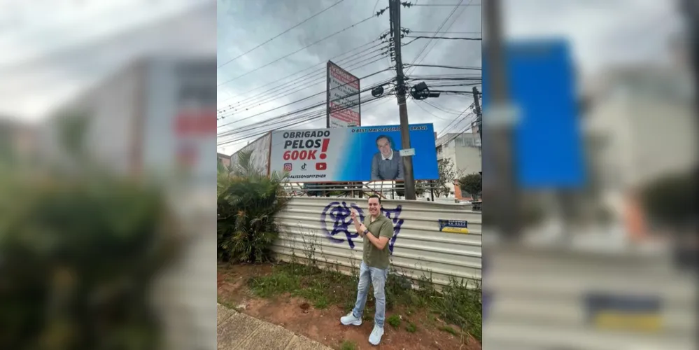 Banner para o influencer foi colocado na região de Olarias, em Ponta Grossa