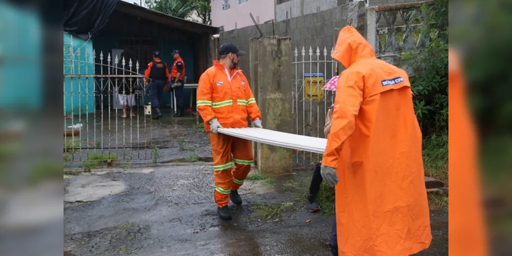 As chuvas danificaram diversas casas em Ponta Grossa