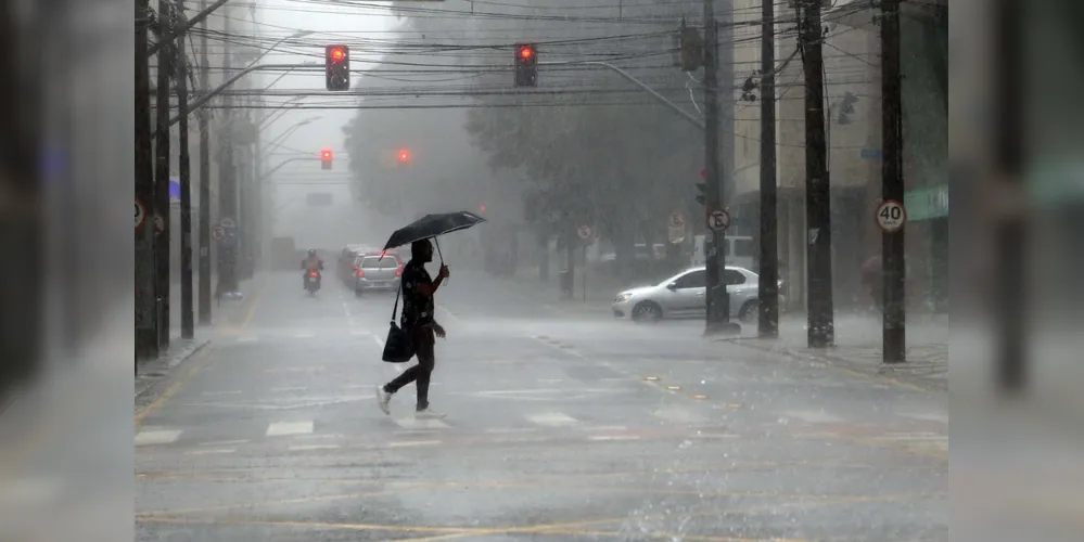 Inmet emitiu novo alerta de temporal para o Paraná