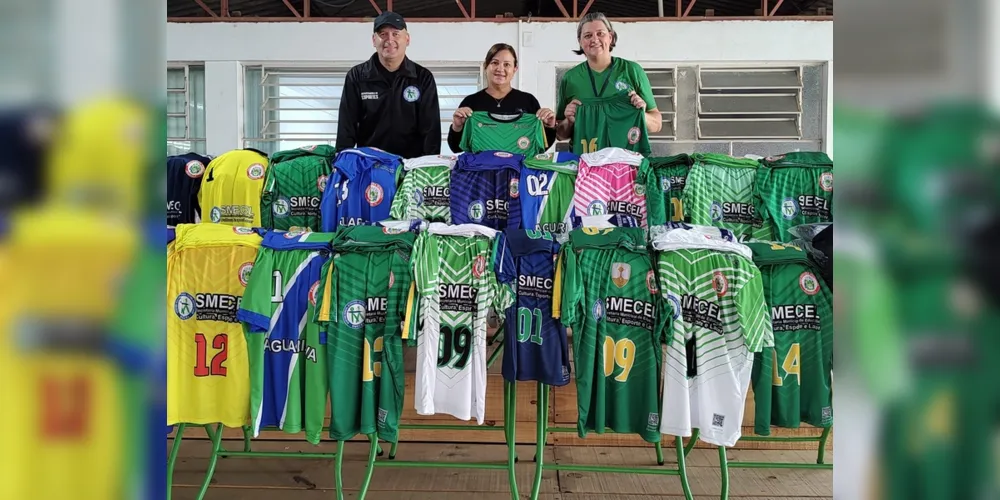 A Prefeitura de Jaguariaíva, através da Secretaria Municipal de Educação, Cultura, Esporte e Lazer, entregou nesta semana Departamento de Esportes recebe uniformes e camisas