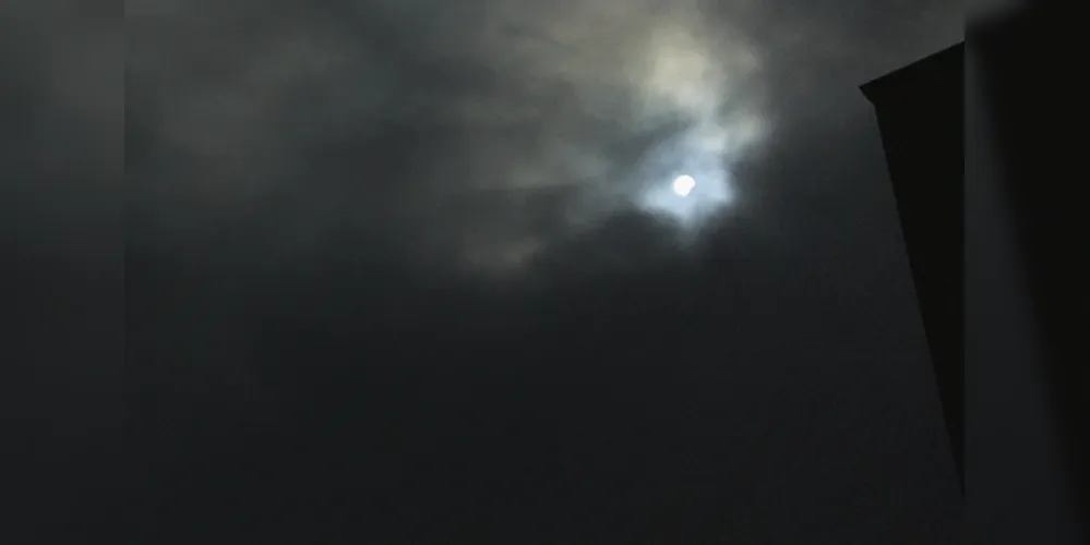 Imagem capturada da sede do Portal aRede, em uma fresta entre as nuvens, às 15h57