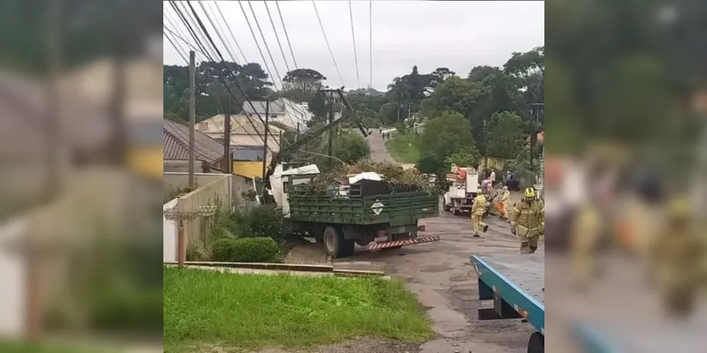 O caminhão estaria à serviço da Prefeitura de Curitiba