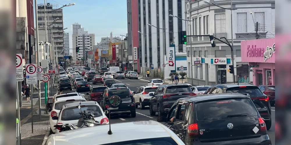 Número de carros segue crescendo em Ponta Grossa