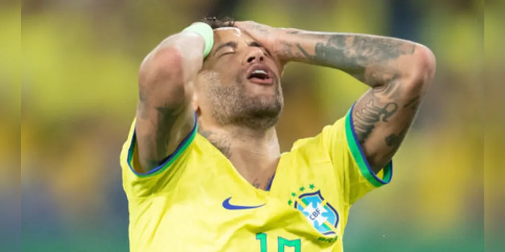 Neymar lamenta chance perdida