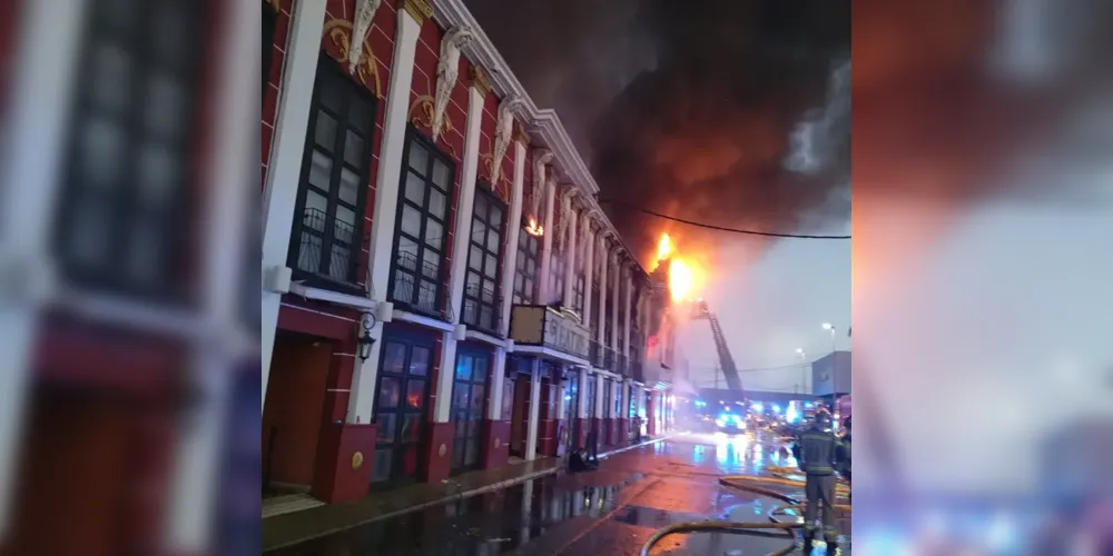 Bombeiros combatem fogo na boate Teatre, em Múrcia