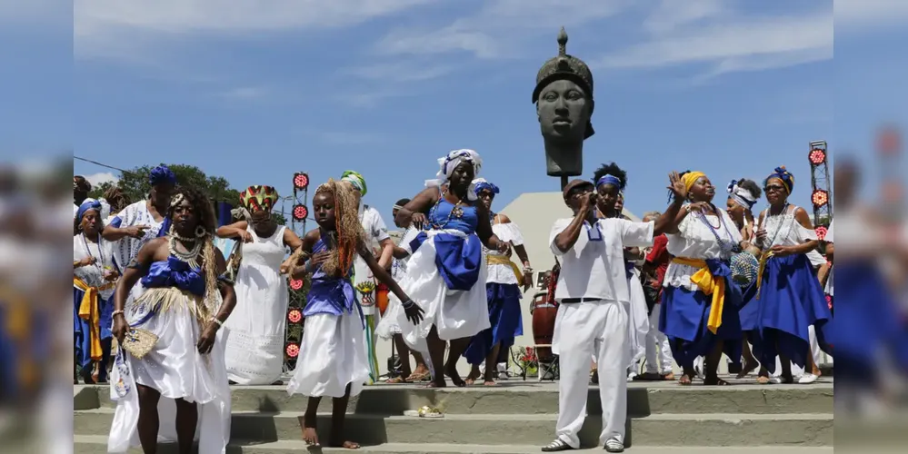 O Dia da Consciência Negra (20 de novembro), que lembra a data da morte do líder quilombola Zumbi dos Palmares (em 1695), é feriado oficial em seis estados brasileiros
