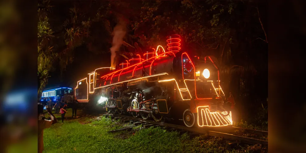 Em todas as paradas da locomotiva histórica haverá a presença do Papai Noel e duendes