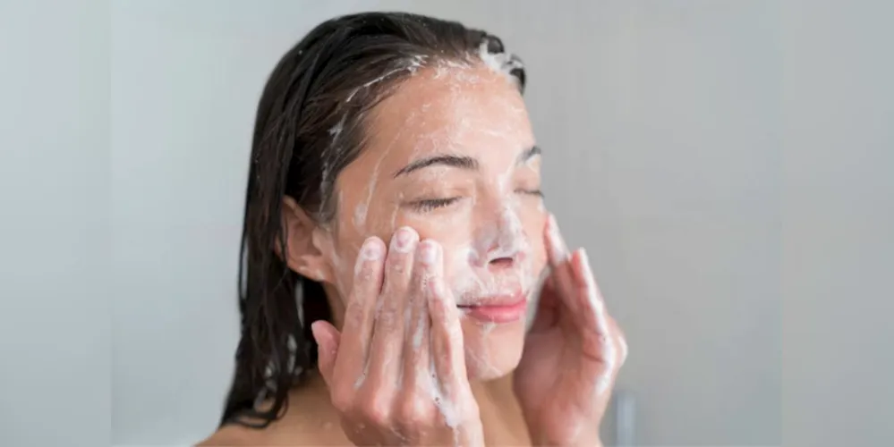 Higienizar o rosto com sabonete em barra comum provoca irritações