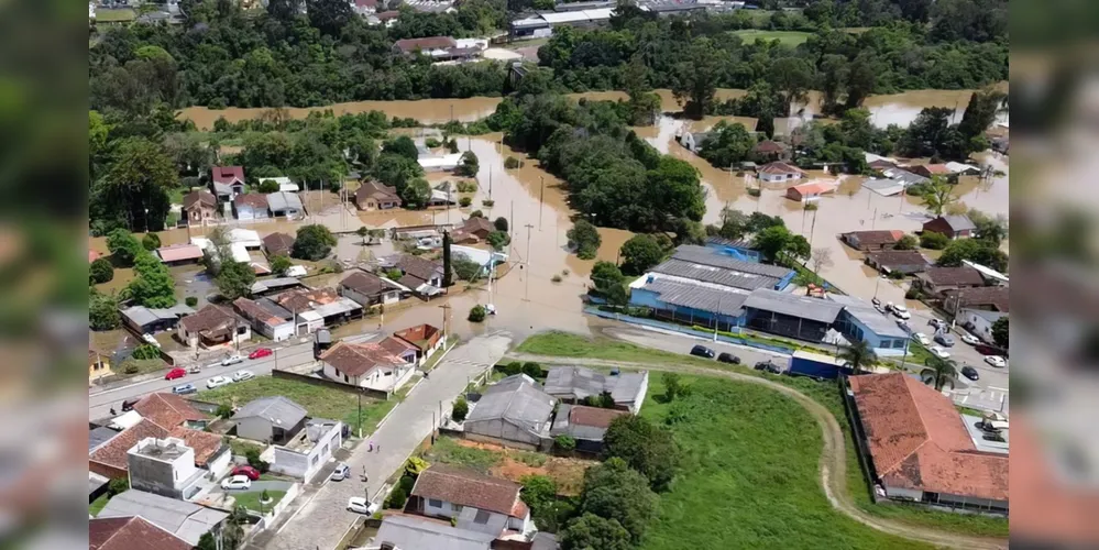 Os temporais que atingem o Paraná desde o início do mês já impactaram 57 mil pessoas em 74 municípios do Estado