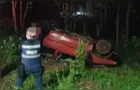 Carro capota após colisão em bairro de Ponta Grossa