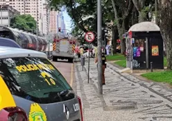 Caixa de marimbondos emperrou funcionamento dos semáforos da rua