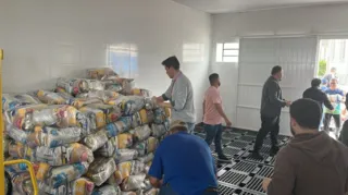 Imagem ilustrativa da imagem PG recebe 1.500 cestas básicas da Defesa Civil do Paraná