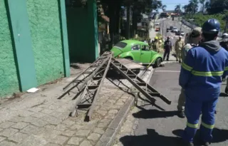 Acidente aconteceu no Pilarzinho, na manhã deste domingo