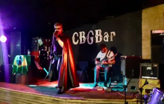Roqueiros ponta-grossenses se apresentaram no palco do tradicional CBG  Bar