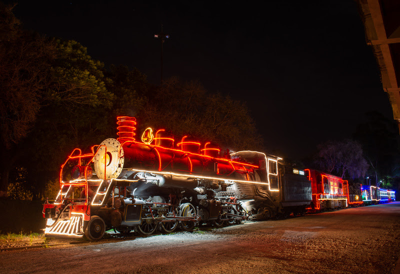 Trem Trenzinho Natalino Maria Fumaça Com Musica E Led D Luxo