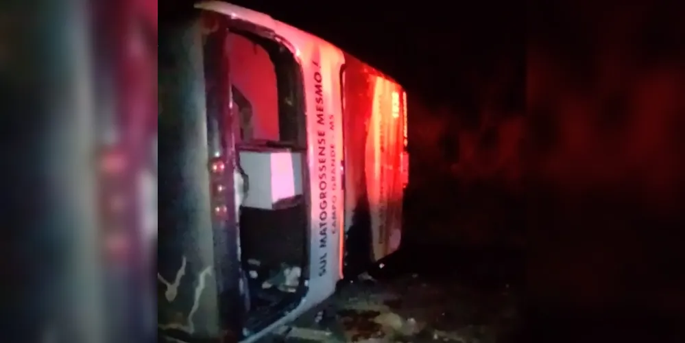 Imagem ilustrativa da imagem Acidente com ônibus em Imbaú deixa 31 feridos e um morto