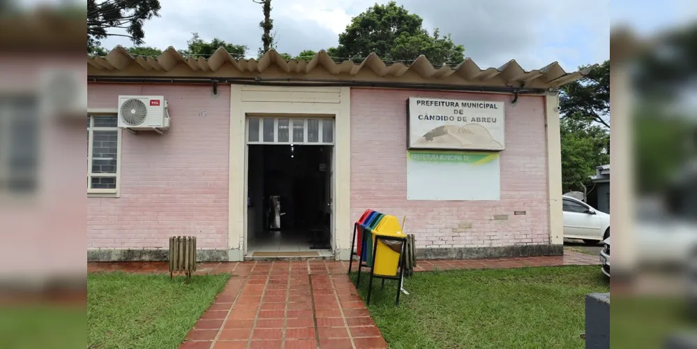 Prédio da prefeitura de Cândido de Abreu está sendo reformado