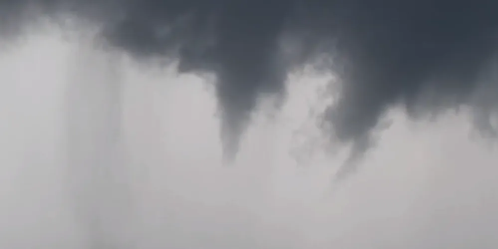 Imagem ilustrativa da imagem Vídeo mostra formação de tornado em cidade do Paraná