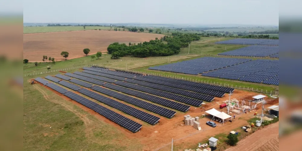 Empresa tem centenas de complexos fotovoltaicos na região