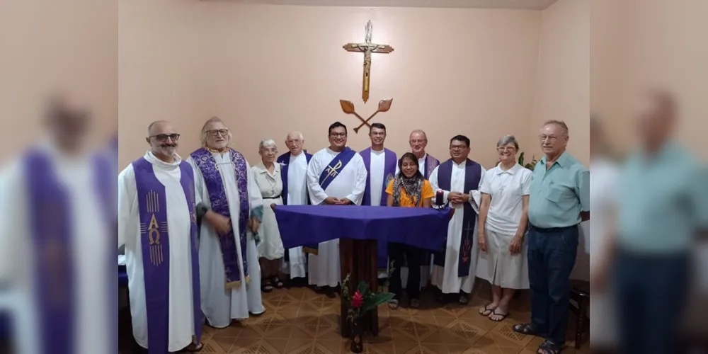 Padre Osvaldo com o bispo Dom Santiago, o clero e religiosas em Lábrea