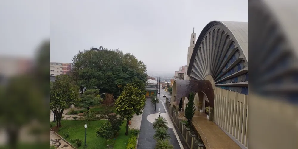 O tempo se apresenta mais estável em Ponta Grossa, apresentando menor chance de ocorrência de temporais