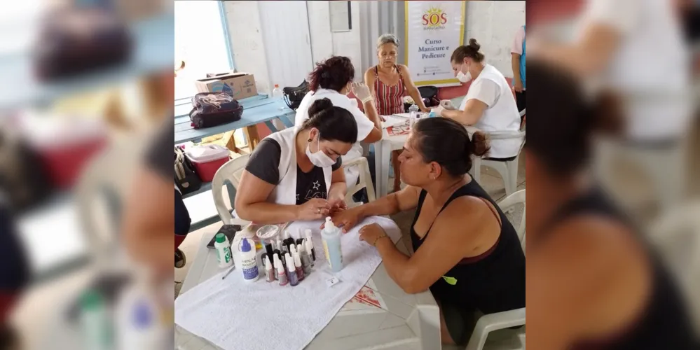 O curso de manicure & pedicure tem duração de quatro meses e será realizado duas vezes por semana.