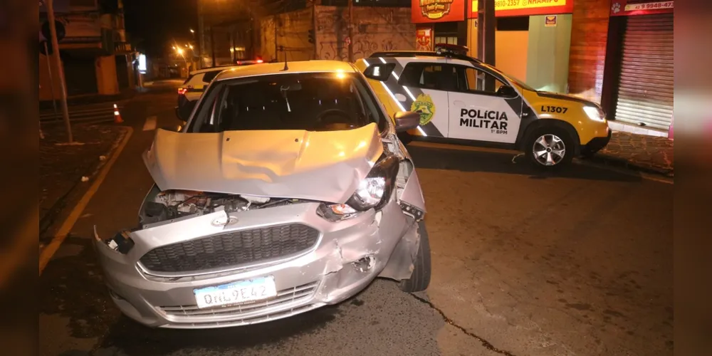 Condutor do Ford Ka não avistou o veículo Fiat Argo que seguia sentido centro pela Rua do Rosário.
