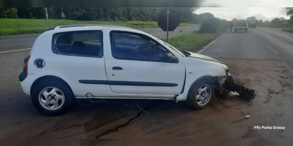 Renault Clio (foto) acabou apreendido por pendências administrativas
