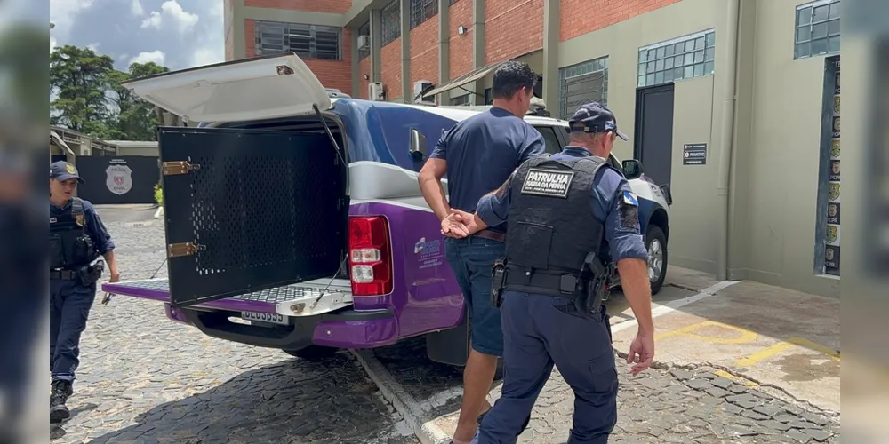 A Guarda Municipal foi acionada, realizou a prisão do suspeito e encaminhou para a 13ª Subdivisão Policial.