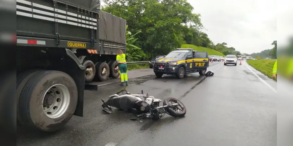 Ainda não há informações sobre a identidade do motociclista morto na colisão