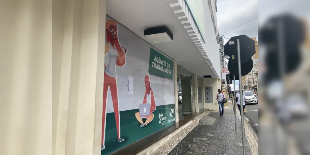 A Agência fica na Rua Dr. Colares, esquina com a Rua Sant'Ana, no Centro de Ponta Grossa