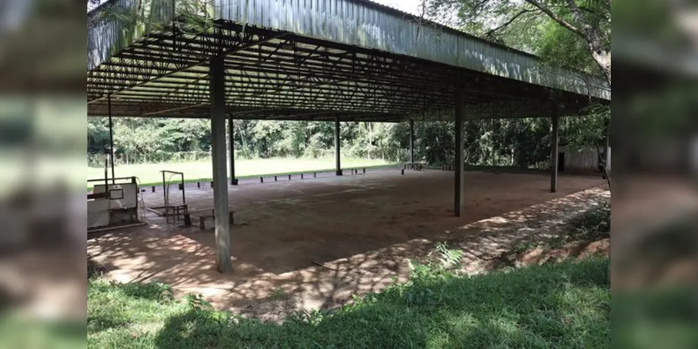 Prefeitura de Cândido de Abreu vai revitalizar a quadra esportiva do 'Três Bicos'