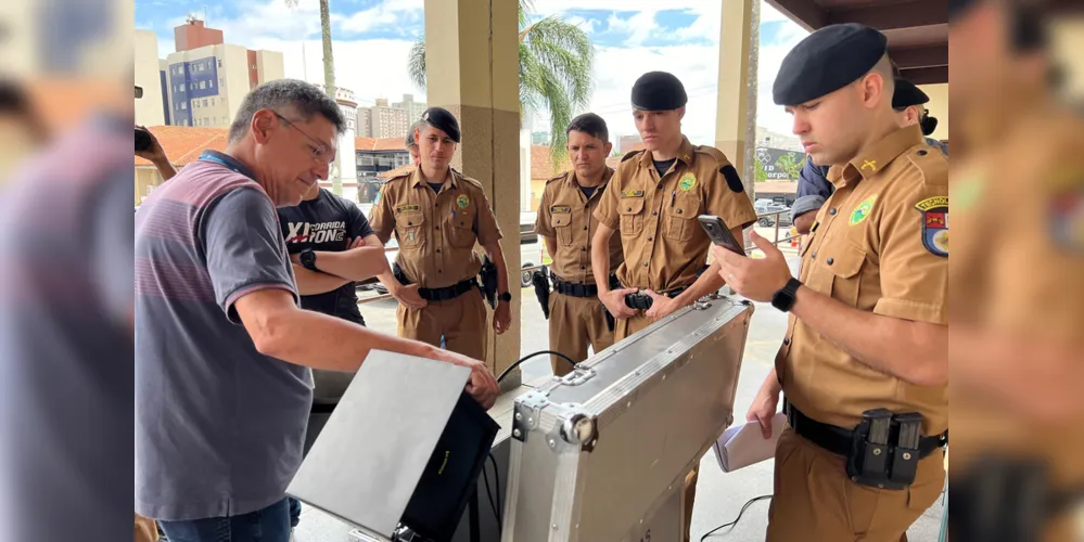 O aparelho que compõe a solução de Terminais Transportáveis Telebras por Satélite - (T3SAT) foi instalado no quartel do Comando Geral da Polícia Militar do Paraná