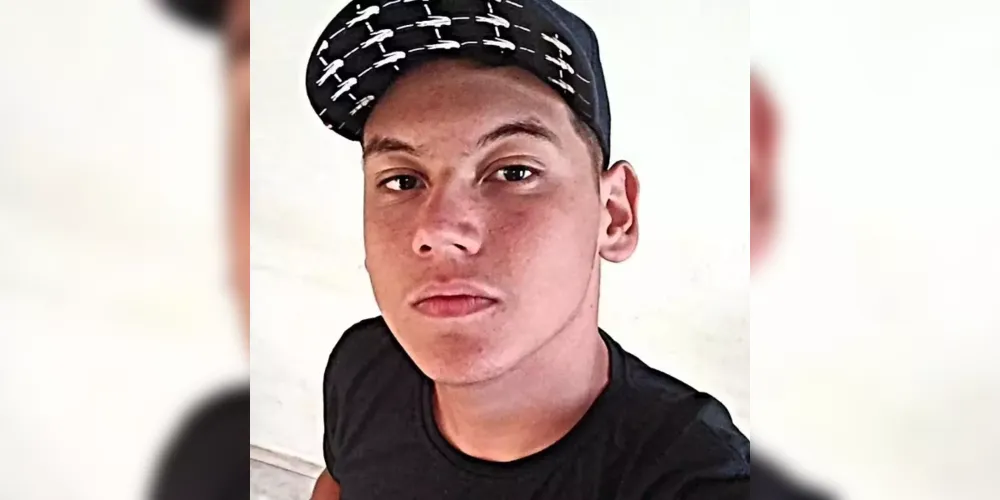 A vítima foi identificada como Alex Daniel Proença Alves, de 17 anos