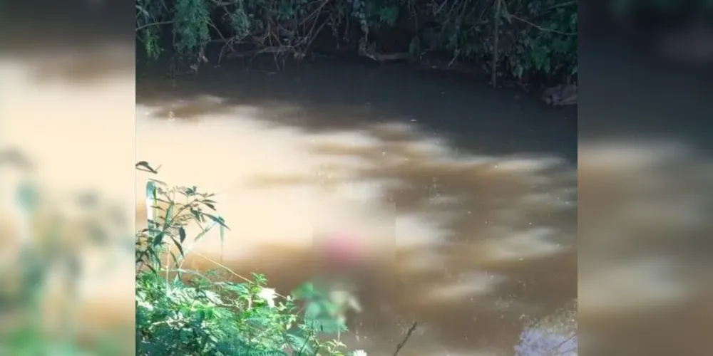 O corpo foi encontrado boiando no Rio Kalorezinho.