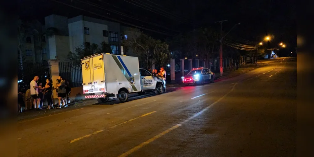 Rapaz foi encontrado caído e morto em frente ao conjunto residencial Monteiro Lobato