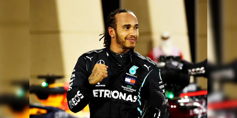 Hamilton tem contrato com a Mercedes até 2025.