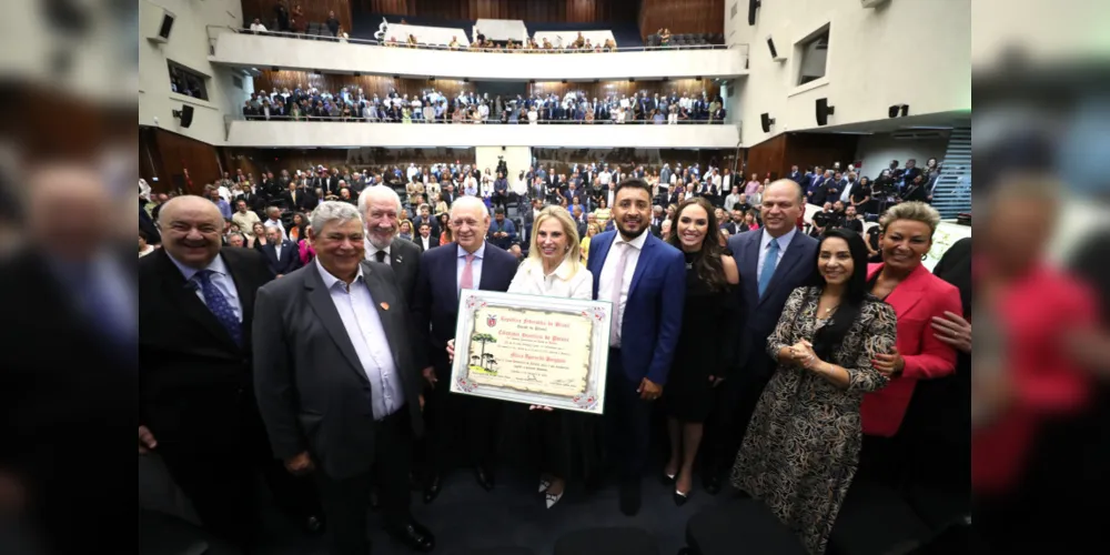 Solenidade realizada na noite desta terça-feira (27) lotou o Plenário da Assembleia Legislativa do Paraná