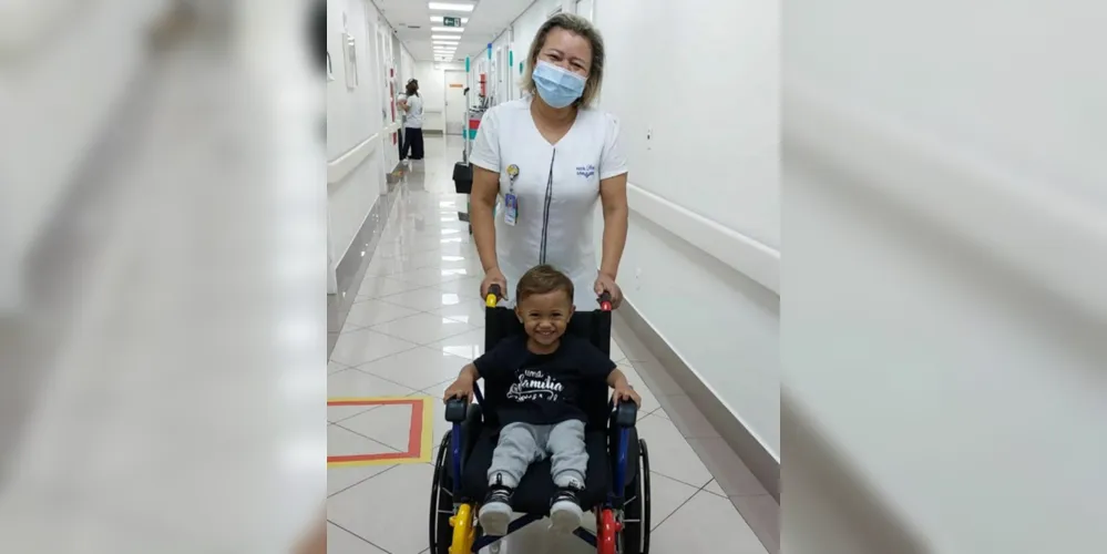 O pequeno Theo, que recebeu alta do Hospital São Luiz Osasco após um episódio de afogamento