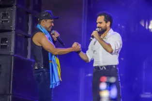 A dupla Zezé Di Camargo & Luciano durante a apresentação no Verão Maior Parana
