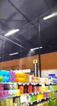 Vídeo mostra a 'cascata' que se formou no supermercado